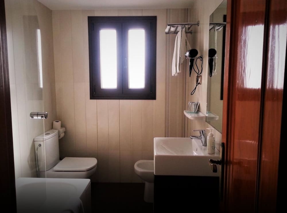 Double Room (1 Double Bed) - Photo 12