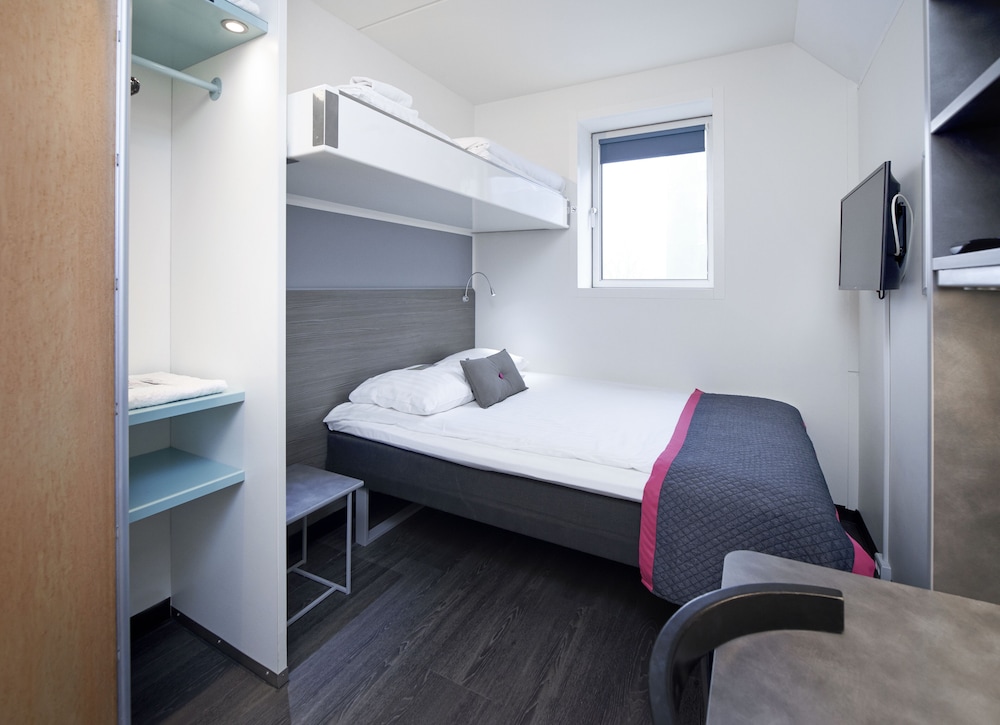 Standard Triple Room thumbnail 5