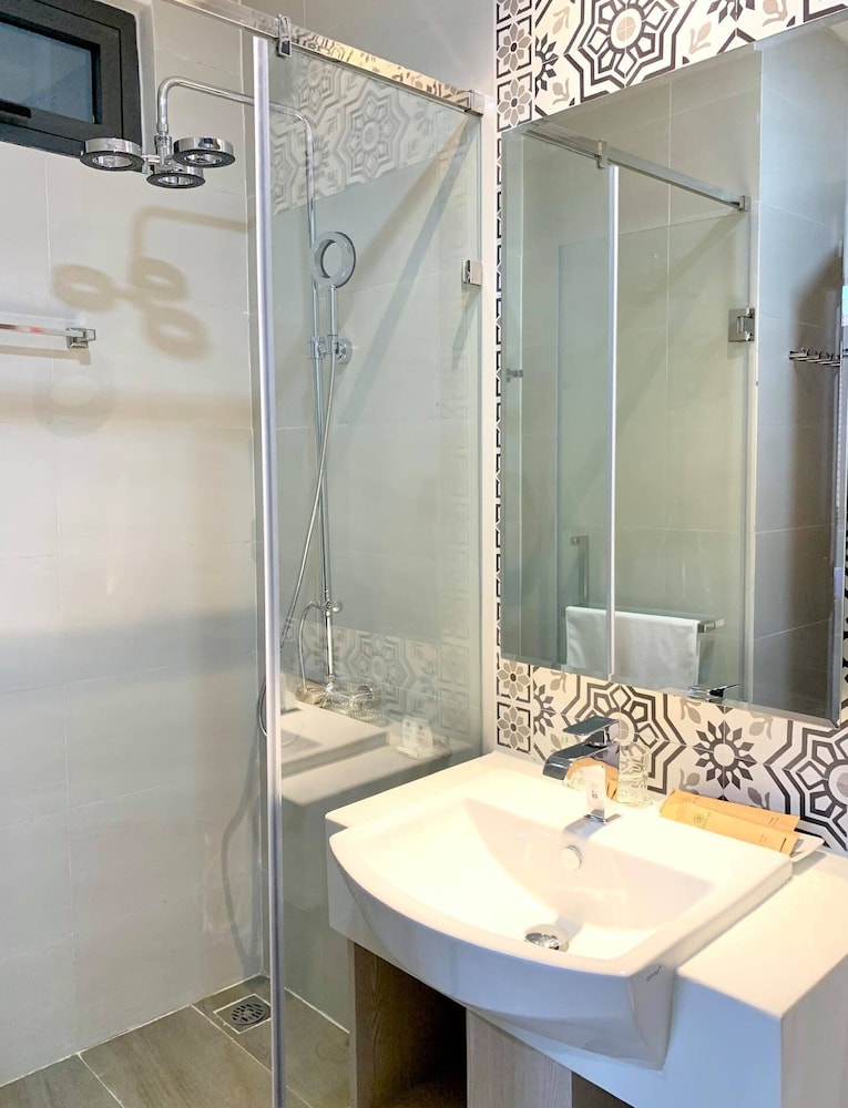 Deluxe Room - Photo 6