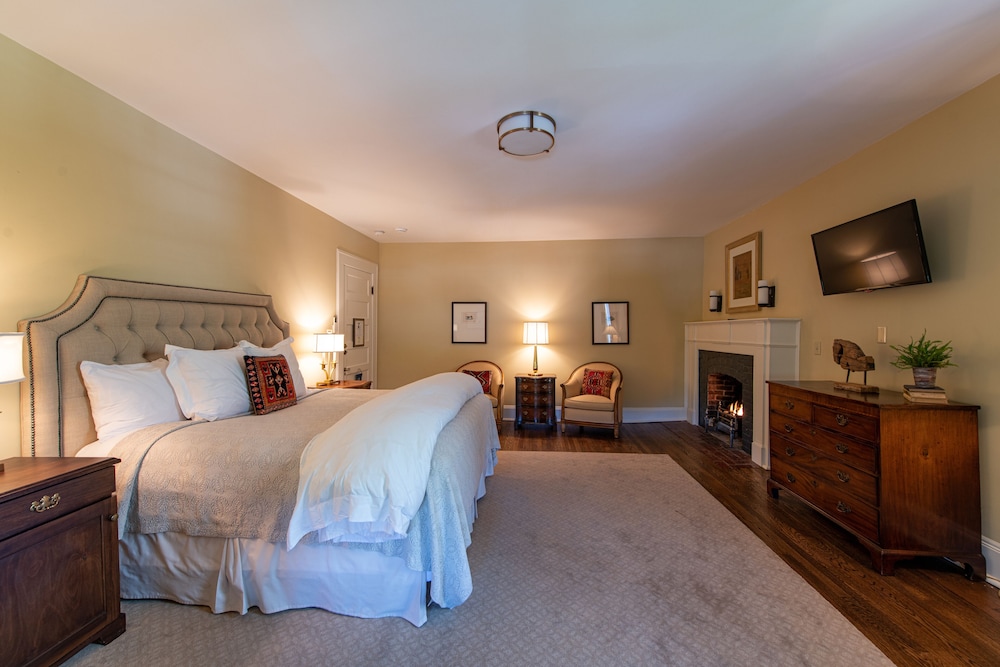 Standard Room, 1 King Bed photo 1