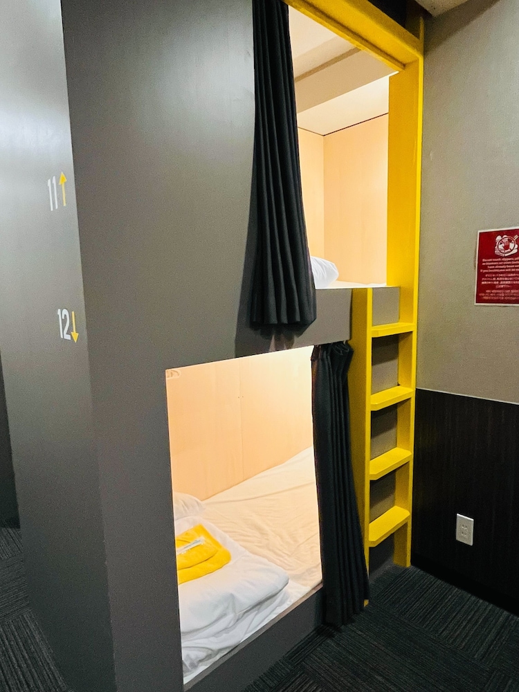 Female Dorm Room photo 1