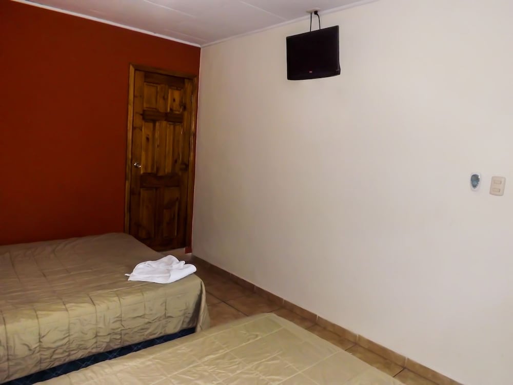 Double Room, 2 Double Beds, Ensuite photo 1