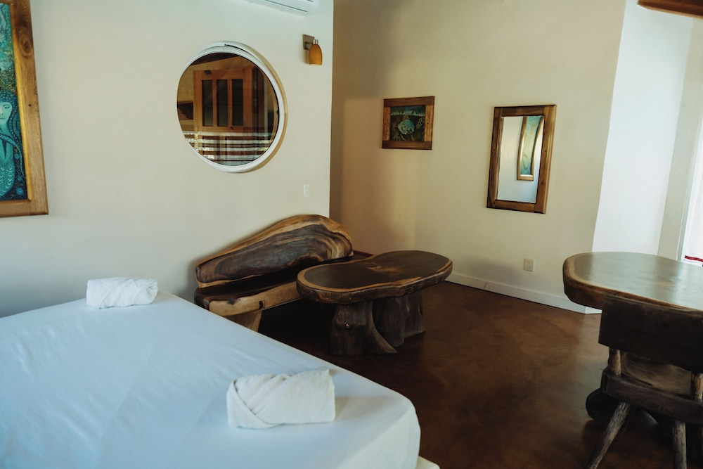 Deluxe Double Room, 1 King Bed, Non Smoking photo 2