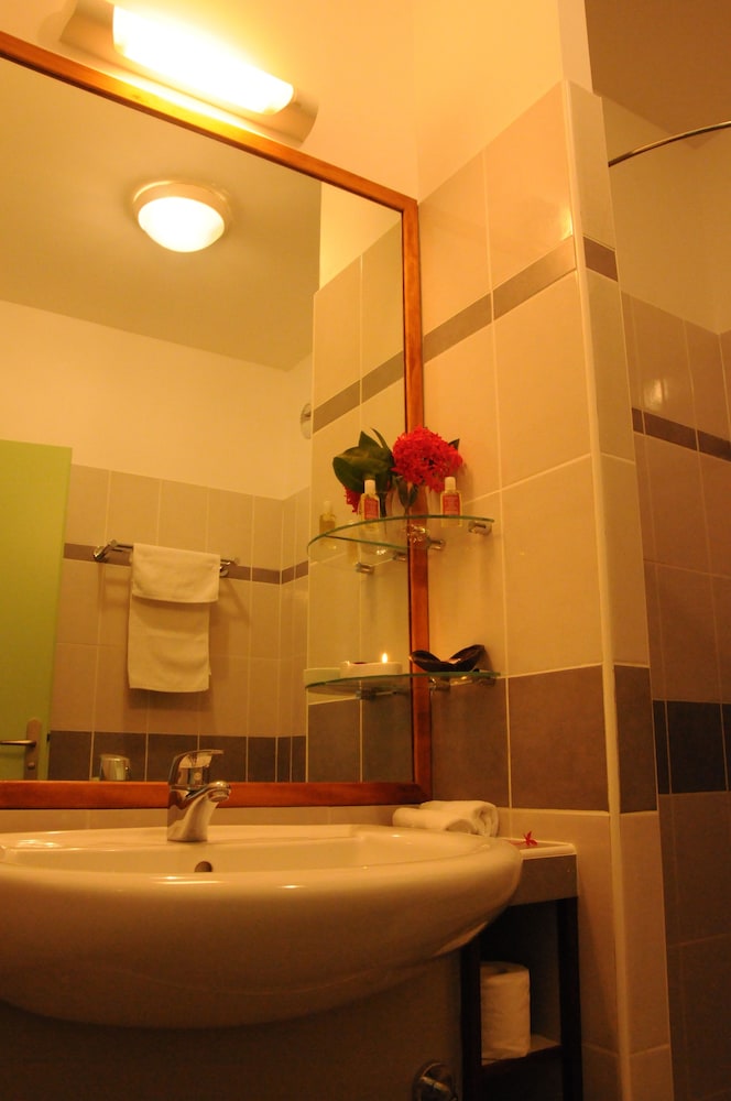 Standard Double Room, Refrigerator & Microwave photo 3