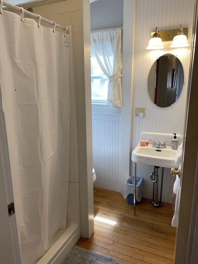 Classic Suite, 1 King Bed, Kitchen photo 2