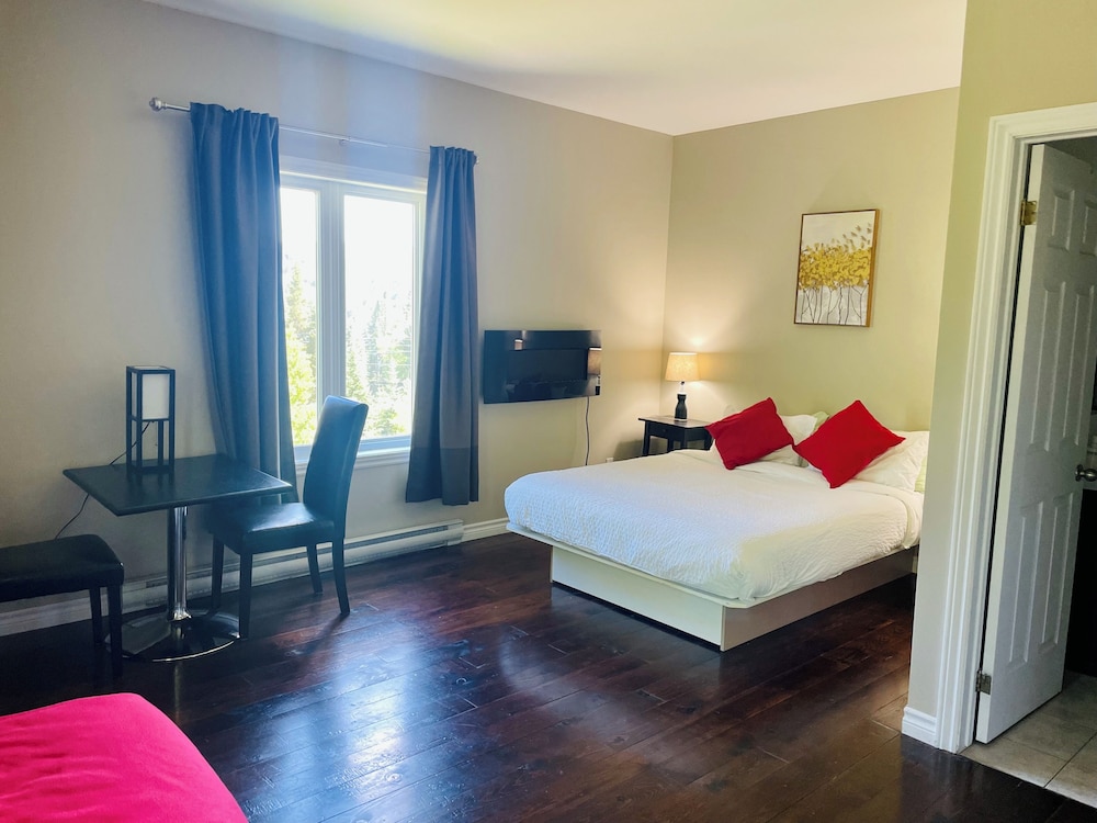 Comfort Double Room, 1 Queen Bed with Sofa bed, Mountain View, Lakeside photo 1
