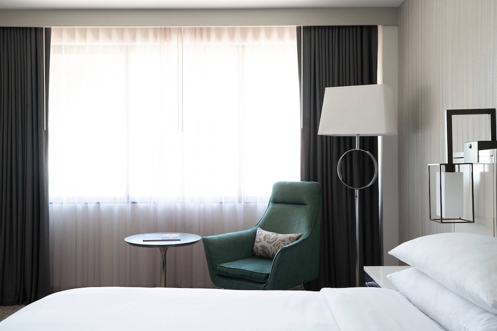 Club Room, 1 King Bed - Photo 3