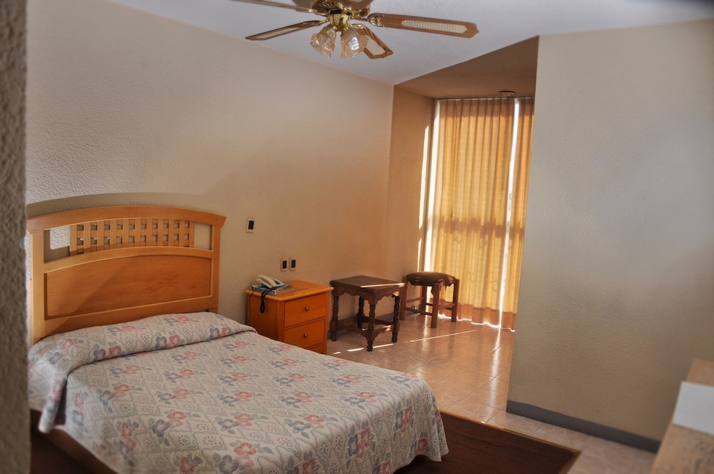 Habitacion estandar: 1 camas Matrimonial  con bano privado y vista a la ciudad. photo 1