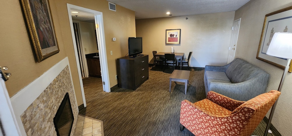 Superior Suite, 1 King Bed with Sofa bed, Jetted Tub (One-Bedroom) - Photo 4