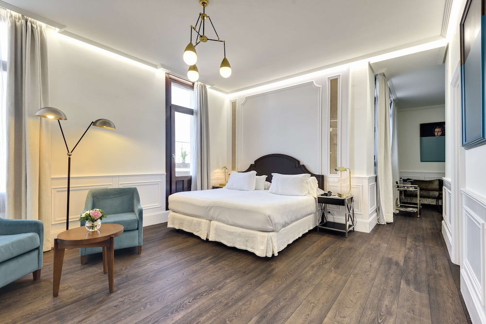 Suite, Terrace (Jacuzzi) thumbnail 5