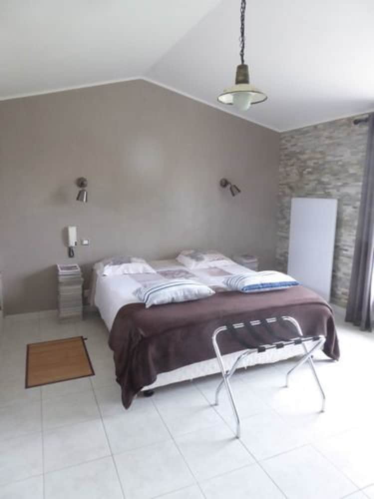 Double Room, Non Smoking, Pool Access photo 1