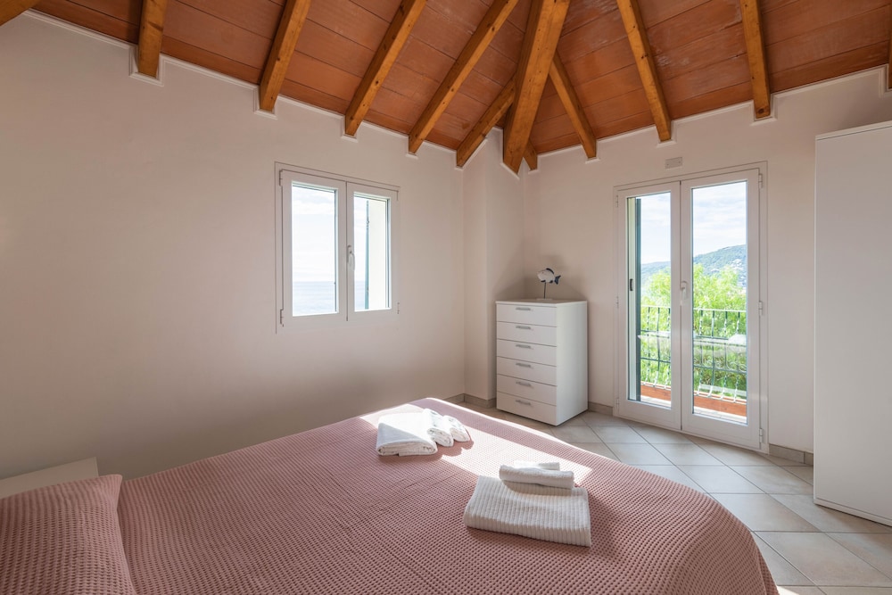 Deluxe Apartment, 2 Bedrooms, Bay View, Tower photo 3