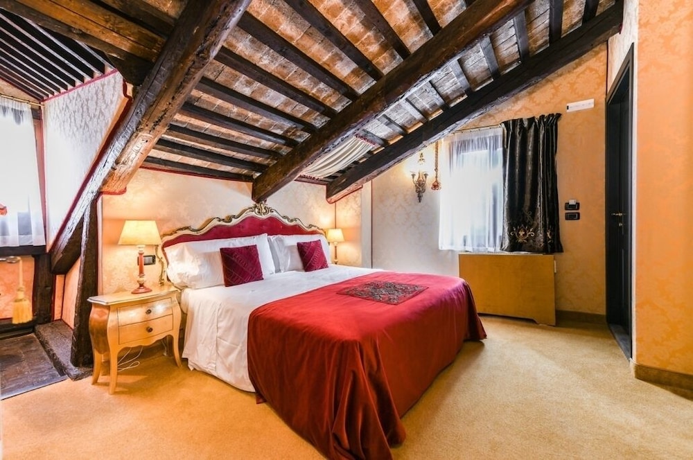 Double Room (Large) photo 1