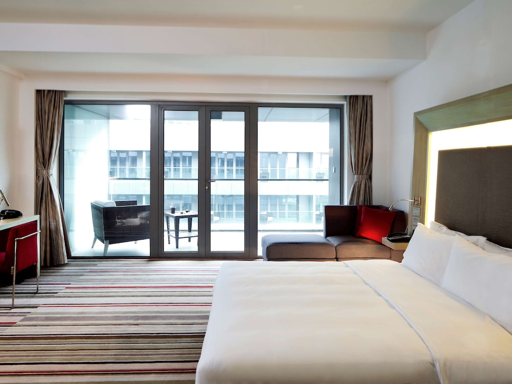 Premier Room, 1 King Bed - Photo 5