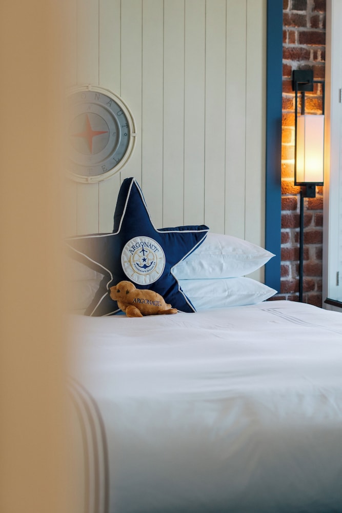 Room, 1 King Bed (Courtyard) - Photo 1