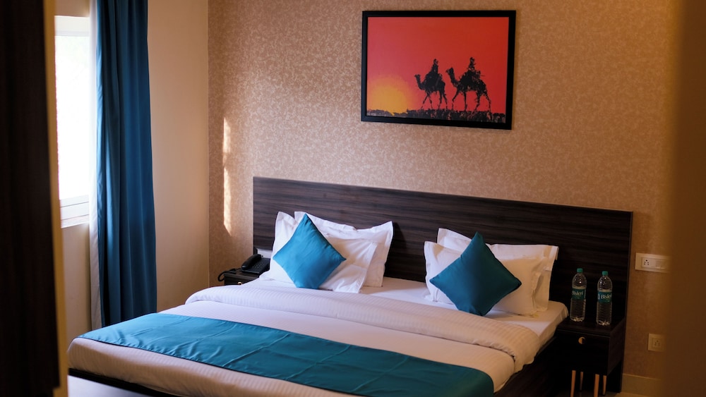 Premium Room, 1 King Bed photo 1