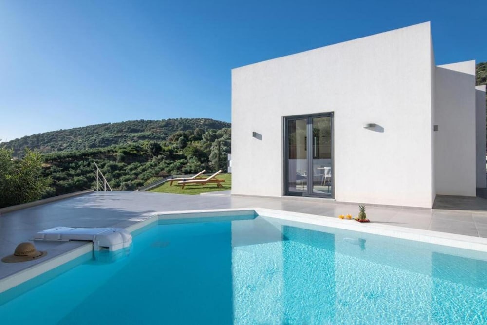 Villa photo 2