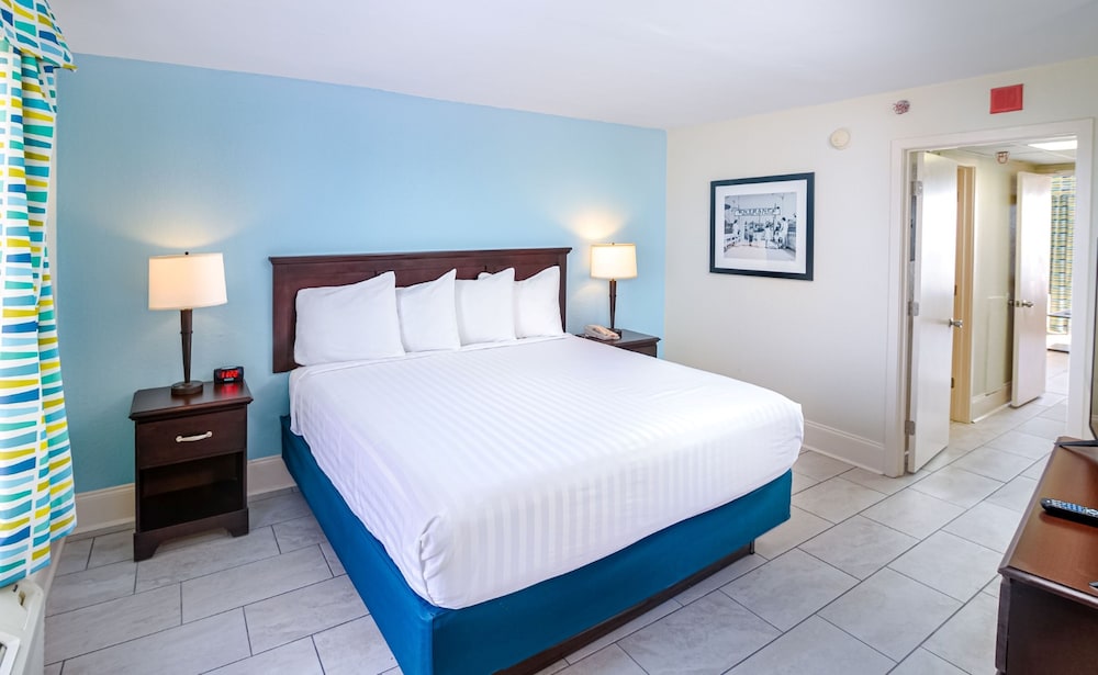 1 Bedroom King Suite with Kitchenette, Oceanfront
