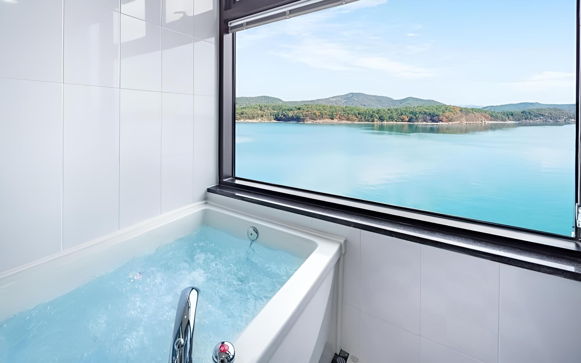 Room (Room 305 (Suite Spa Duplex)) - Photo 7