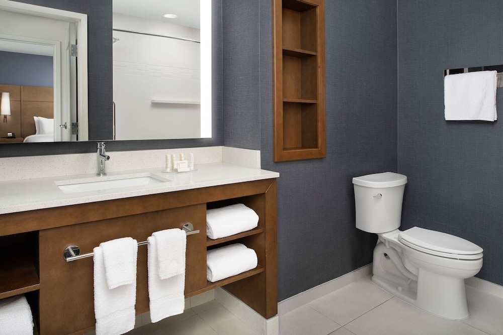 Suite, 1 Bedroom - Photo 3