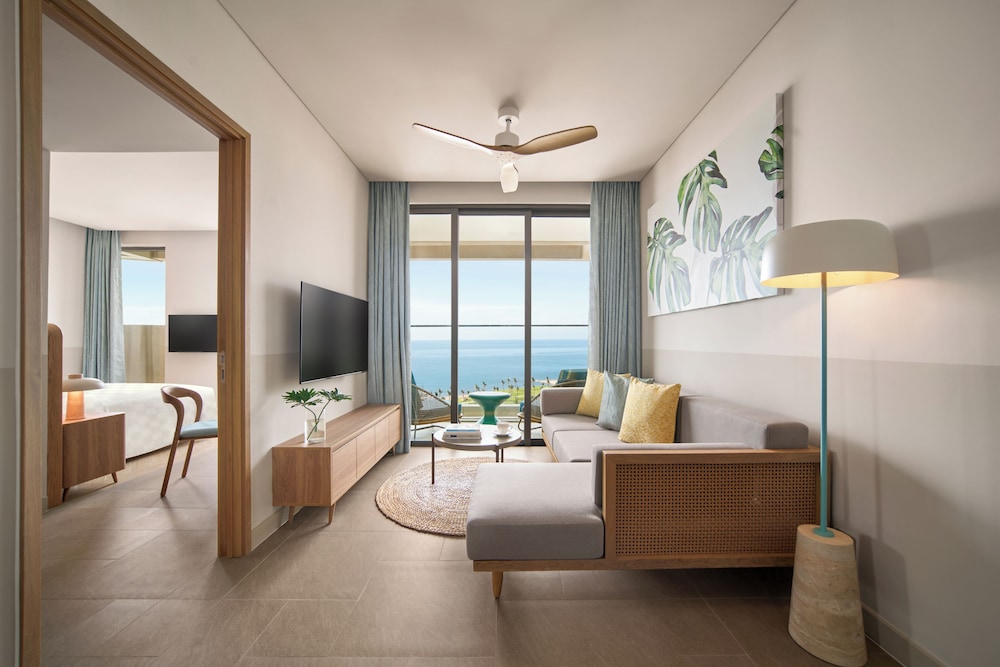 2Bedroom Deluxe Ocean _ YSL Libre Escape Package _ 1 Mini Perfume _ Afternoon Tea Set for 2 photo 2