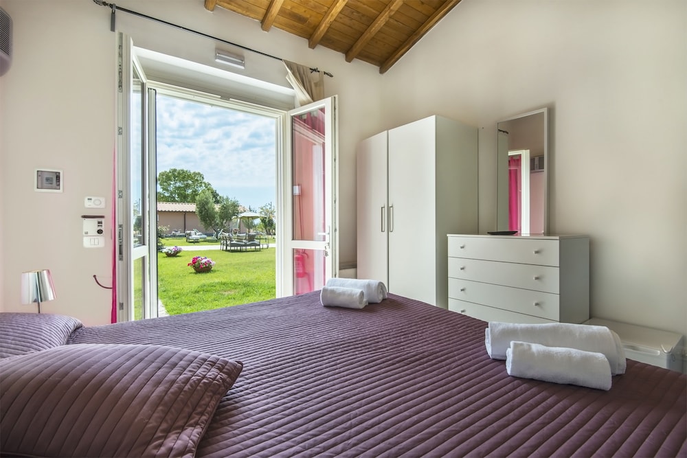 Villa, Multiple Bedrooms (26 people) photo 3