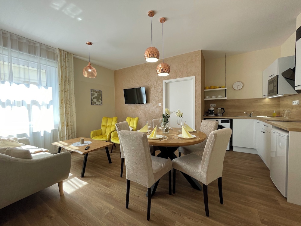 Suite, 2 Bedrooms (3)