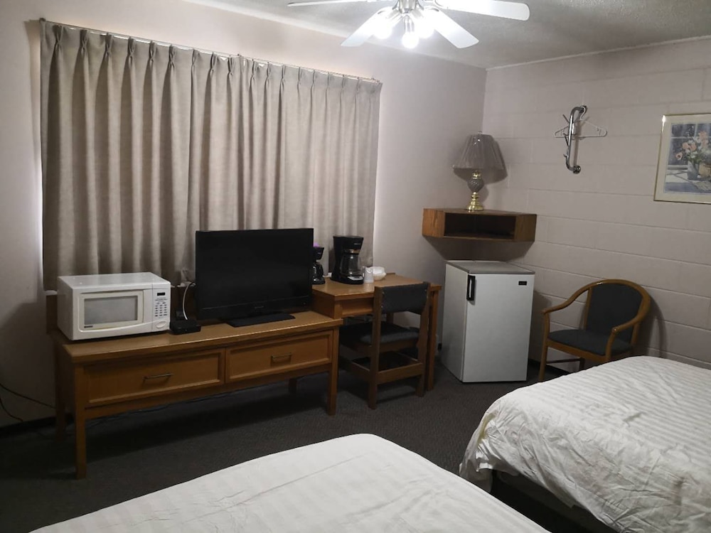 Basic Double or Twin Room, 2 Double Beds, Non Smoking photo 2