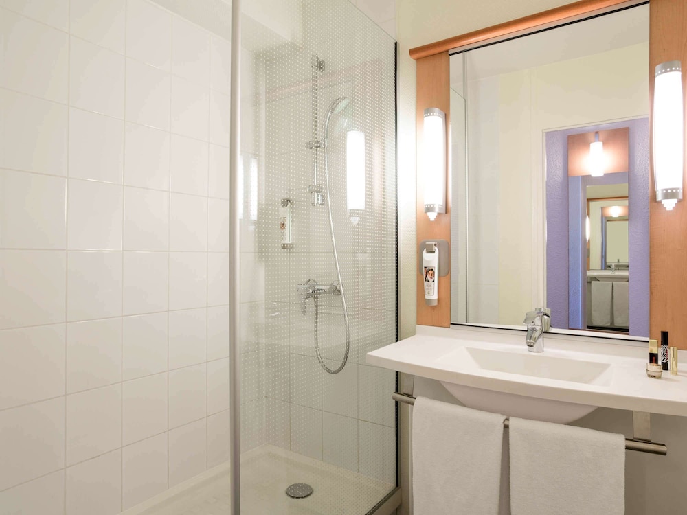 Standard Room, 1 Double Bed - Photo 11