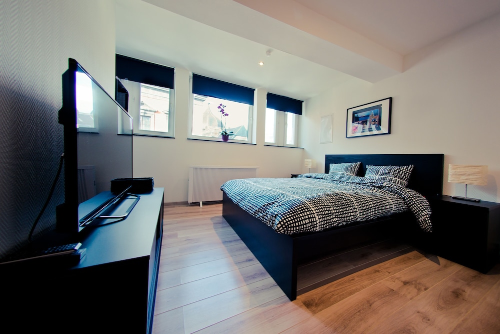 Classic Apartment, 1 Queen Bed, Kitchen, City View