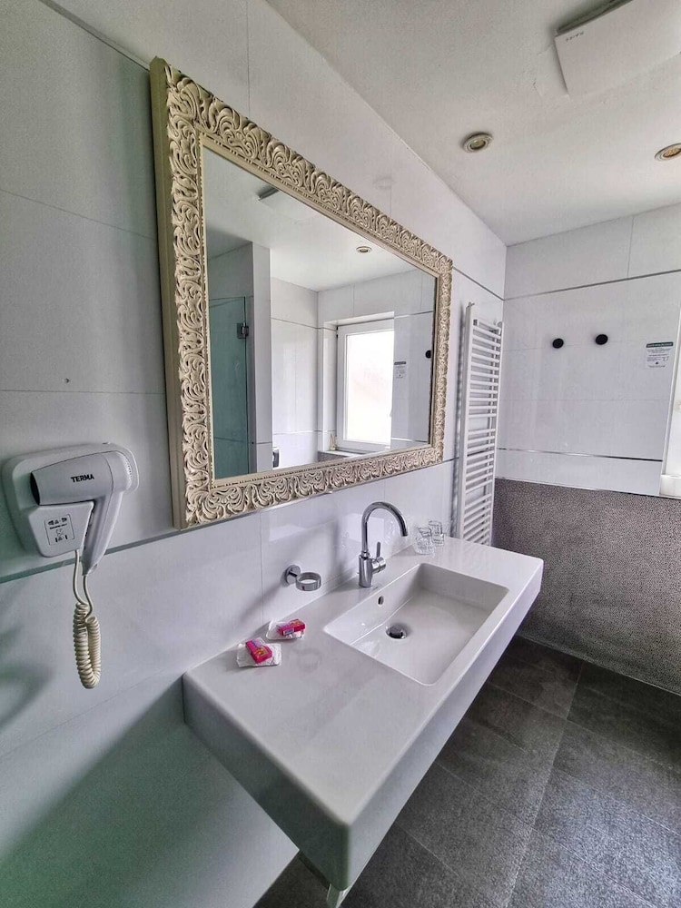 Classic Quadruple Room, 2 Twin Beds, Balcony, Annex Building - Photo 13
