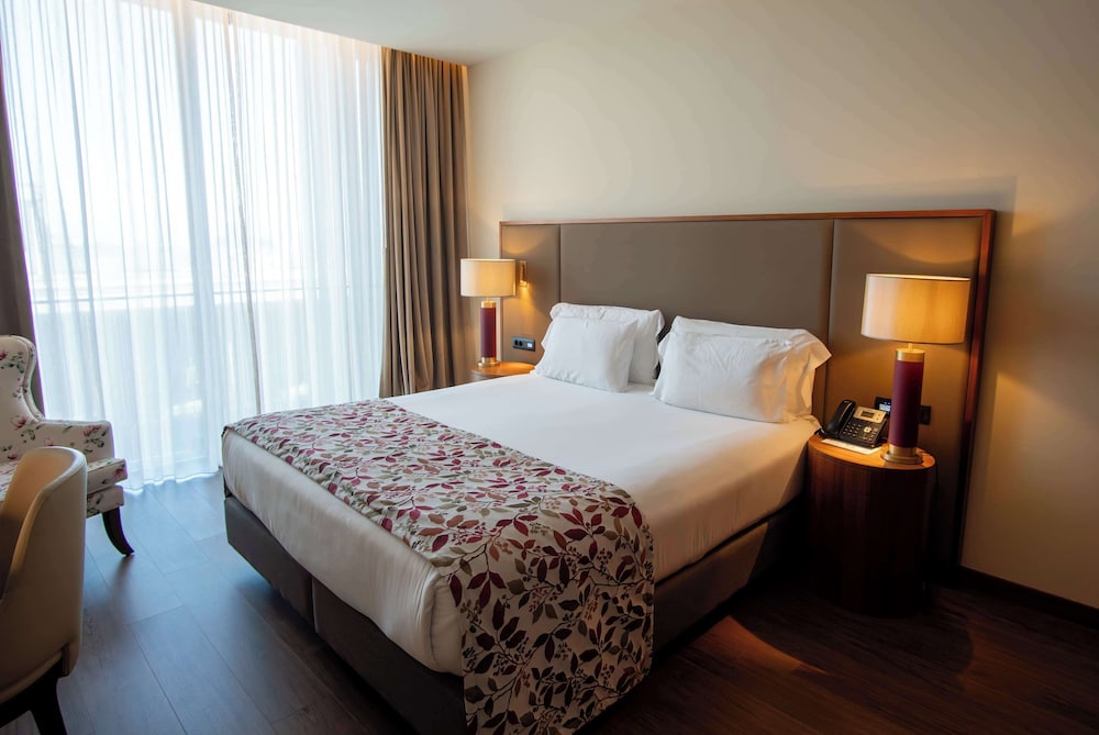Suite, 1 King Bed, Balcony