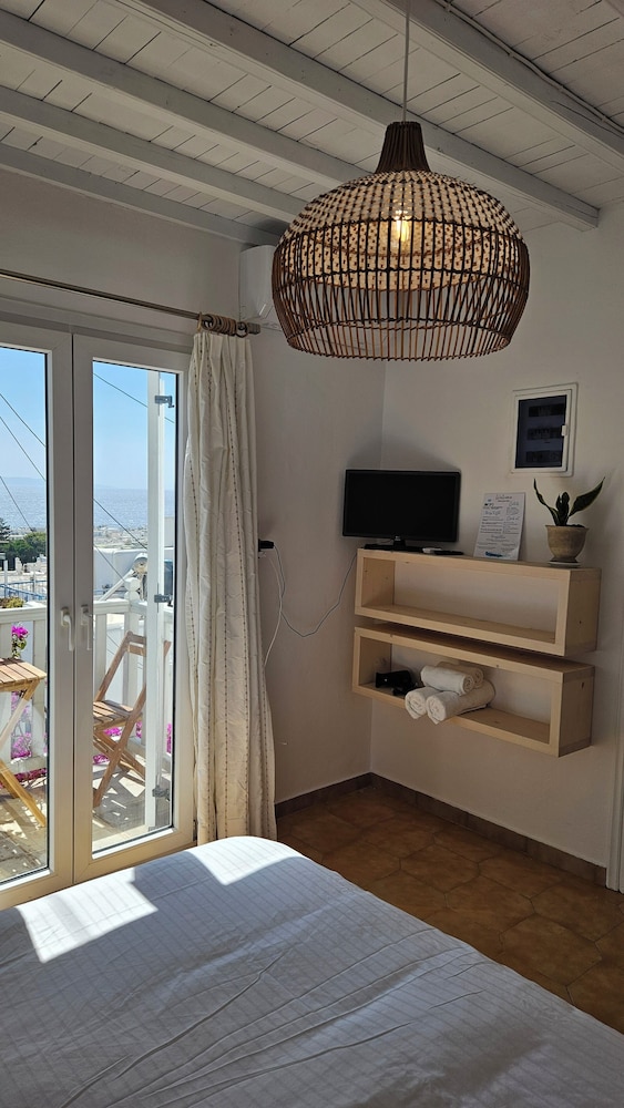 Deluxe Room, 1 Bedroom, Partial Sea View