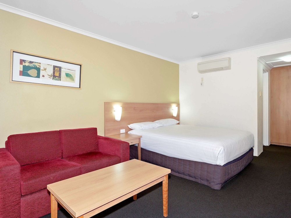 Standard Room, 1 Queen Bed - Photo 6