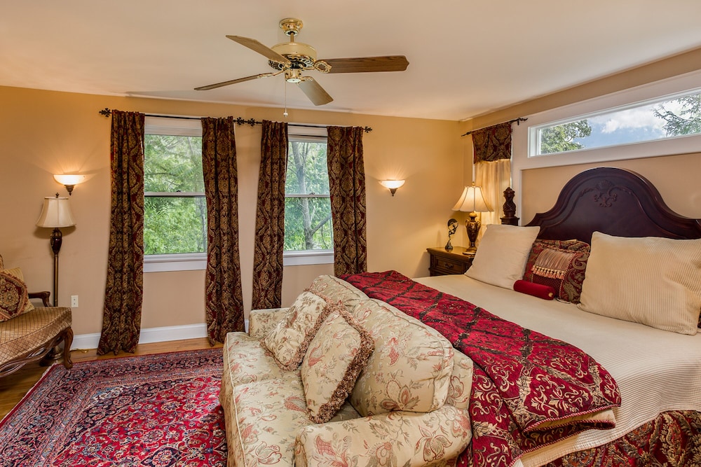 Deluxe Room, 1 King Bed