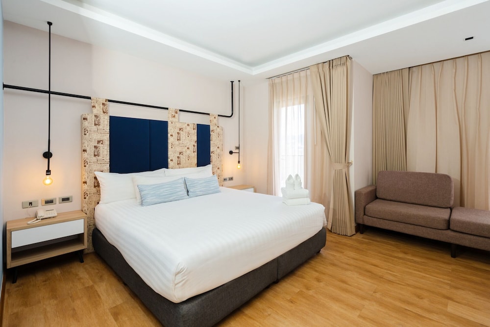 Deluxe Double Room - Photo 8