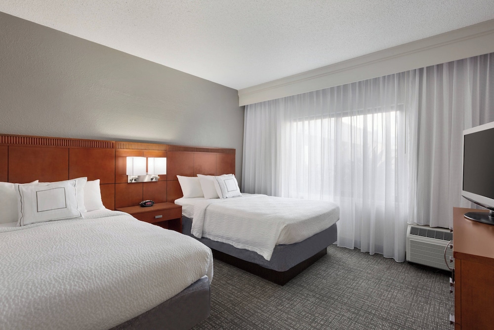 Room, 2 Queen Beds (Mobility/Hearing Access, Roll-in Shwr)