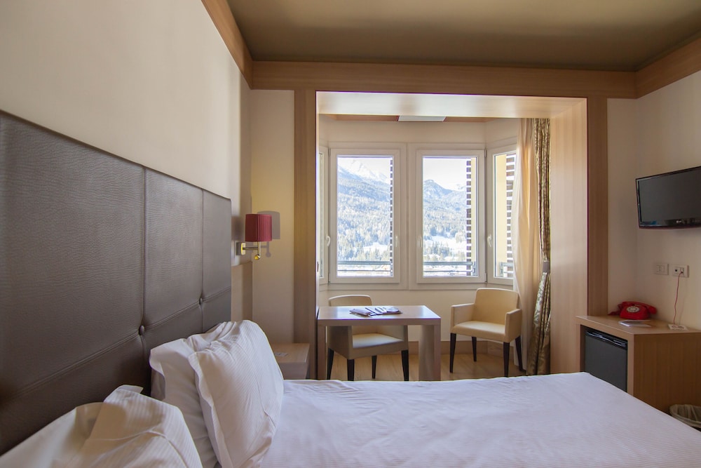 Classic Triple Room (with Spa Access) - Photo 2