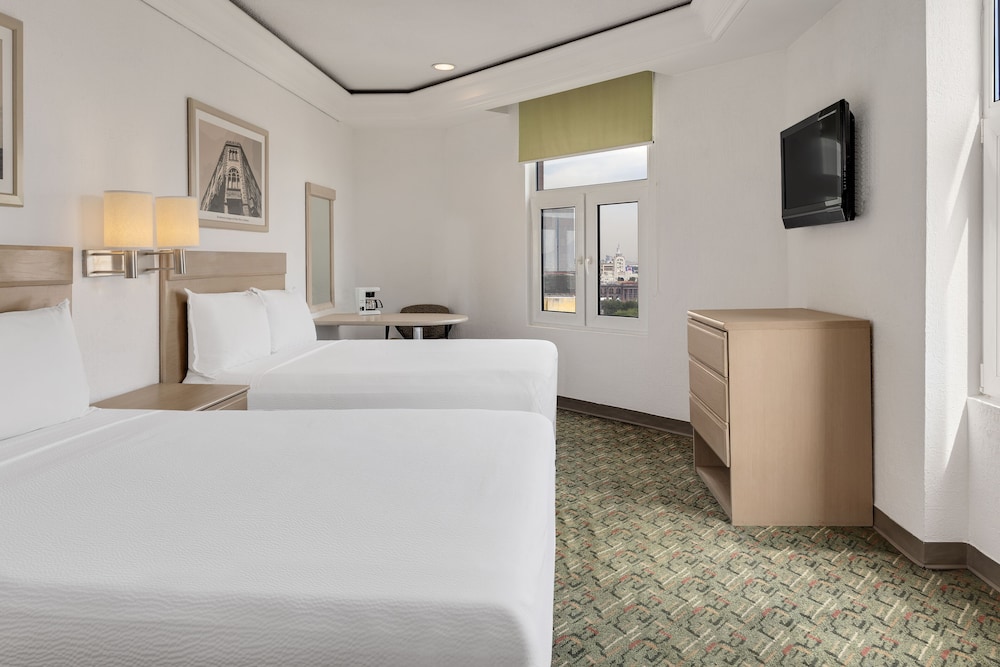 Executive Double Room, 2 Double Beds - Photo 2