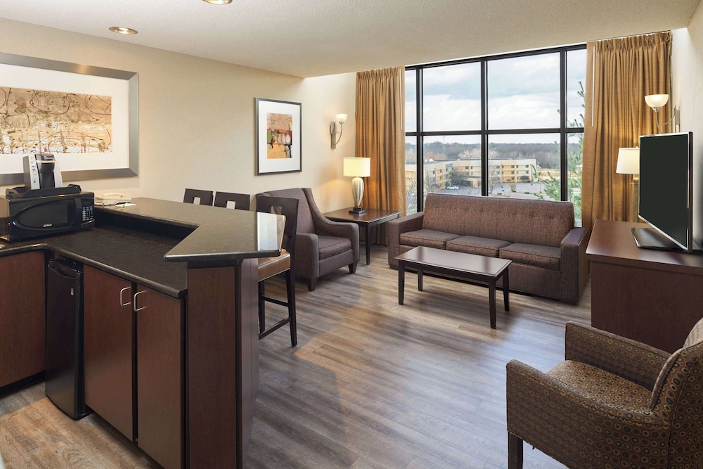 Suite, Multiple Beds, Non Smoking photo 1