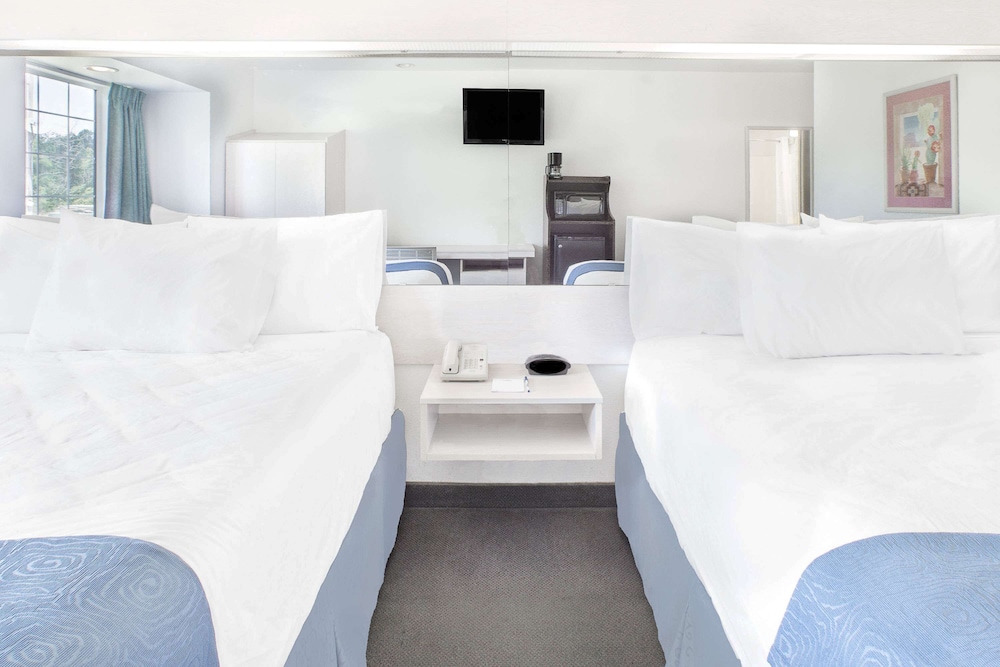 Room, 2 Queen Beds, Accessible, Non Smoking - Photo 3
