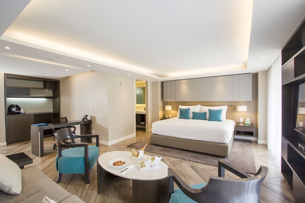 Deluxe Room, 1 King Bed with Sofa bed