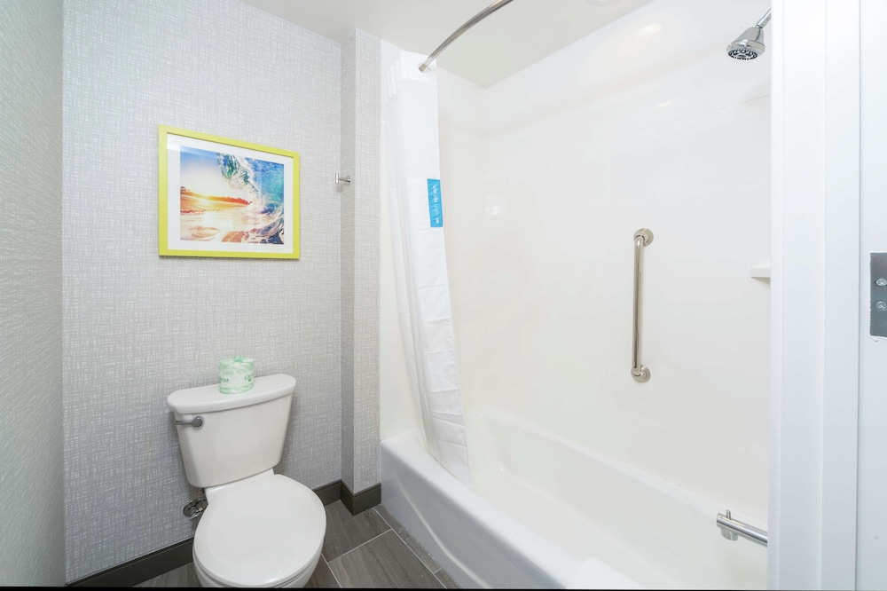 Suite, 2 Queen Beds, Accessible - Photo 3