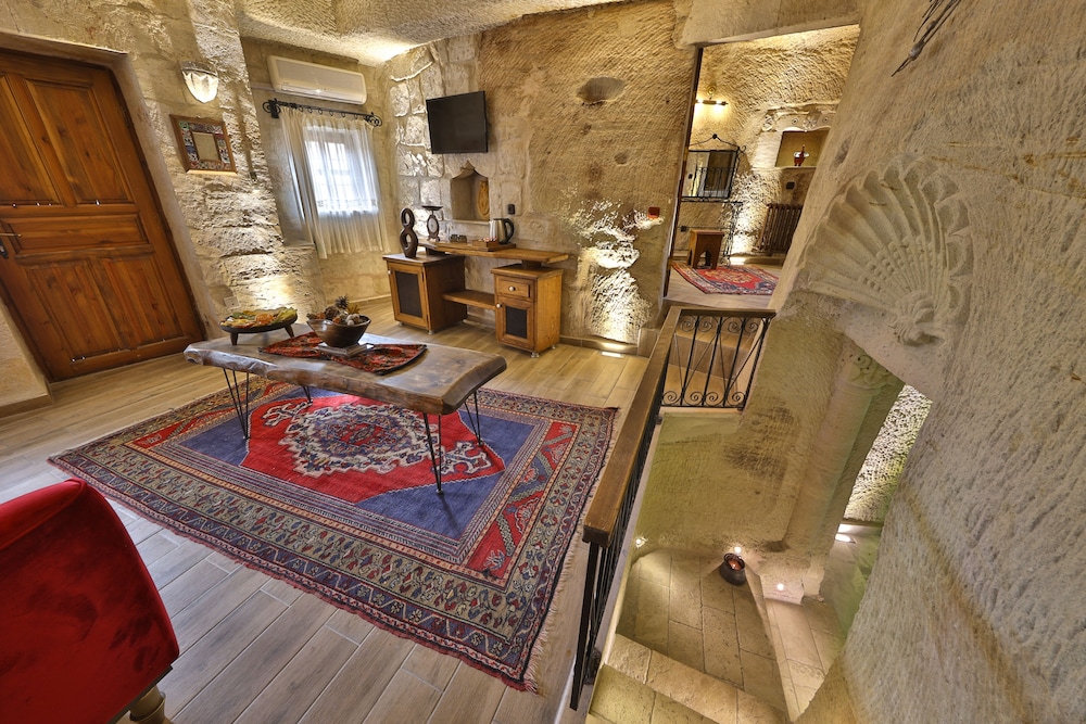 Family Room - Photo 4