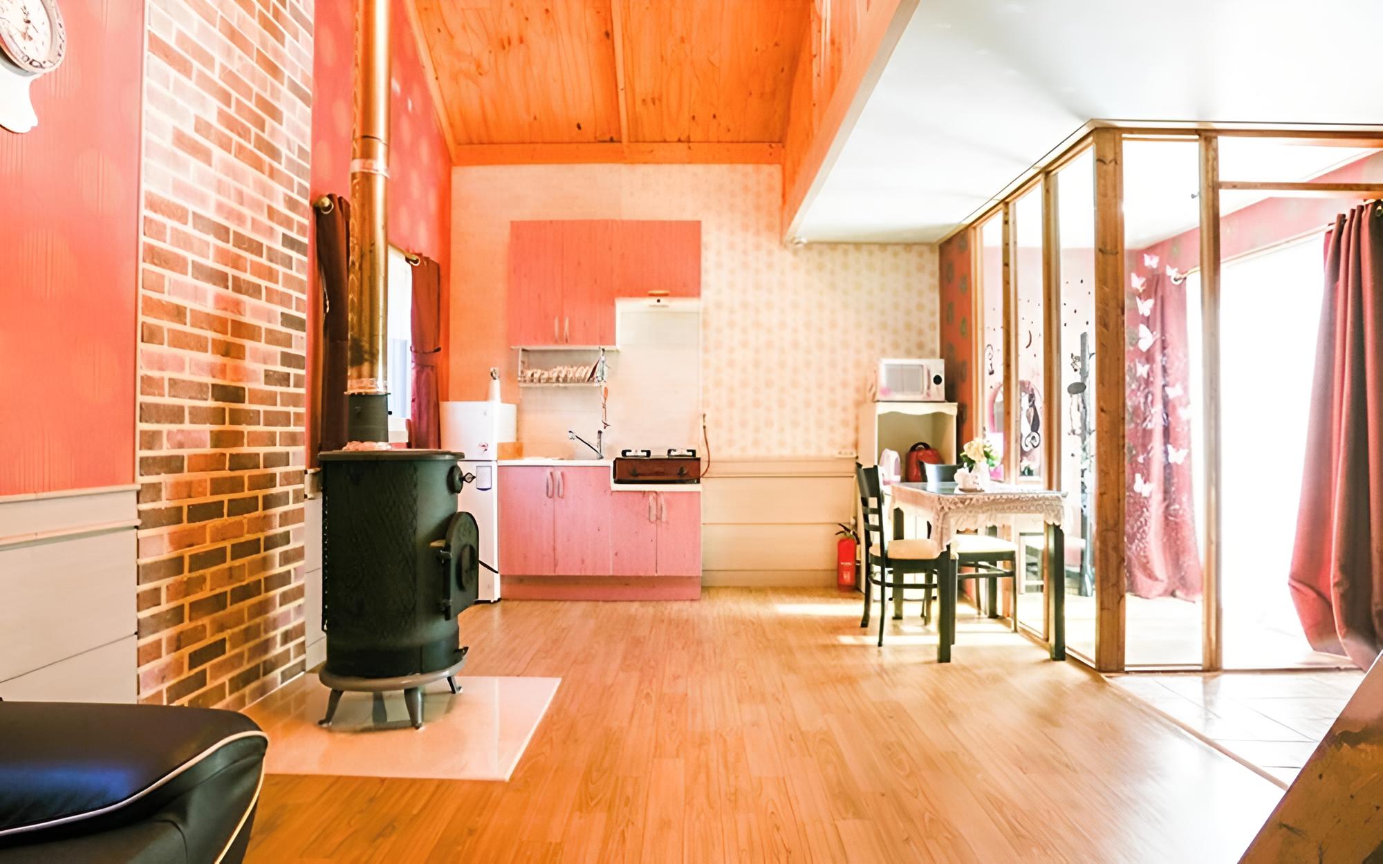 Room (Red (Unshared House Duplex)) photo 1