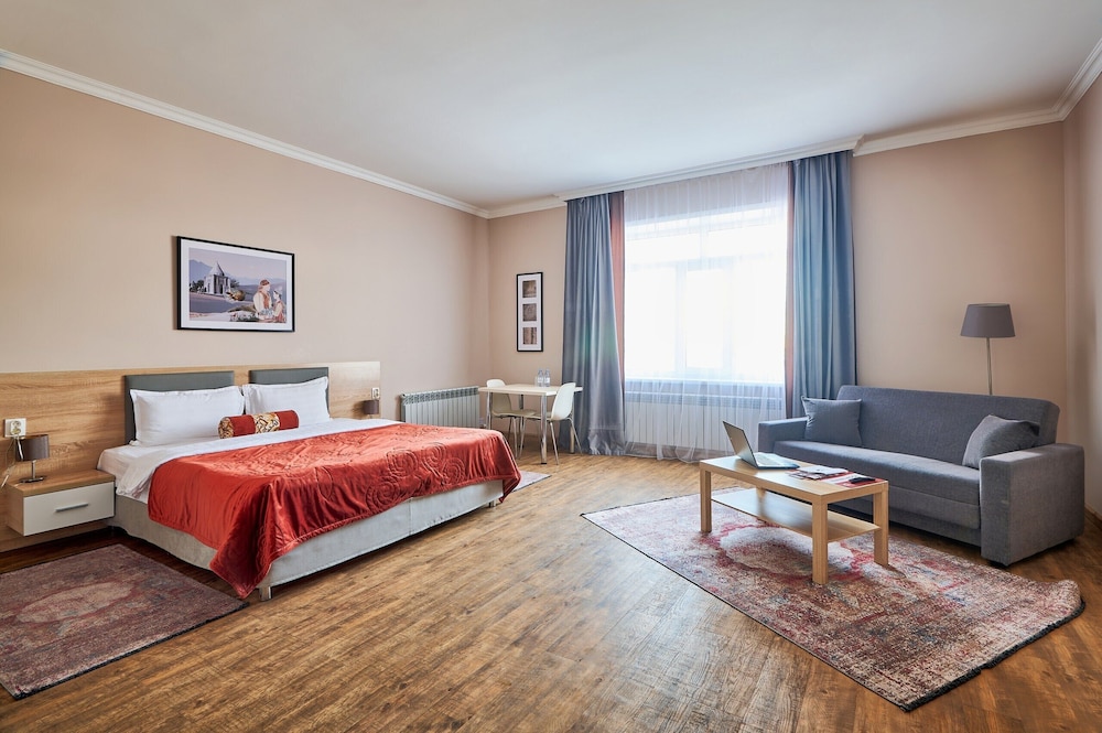 Basic Studio, 1 King Bed with Sofa bed, Kitchenette photo 3
