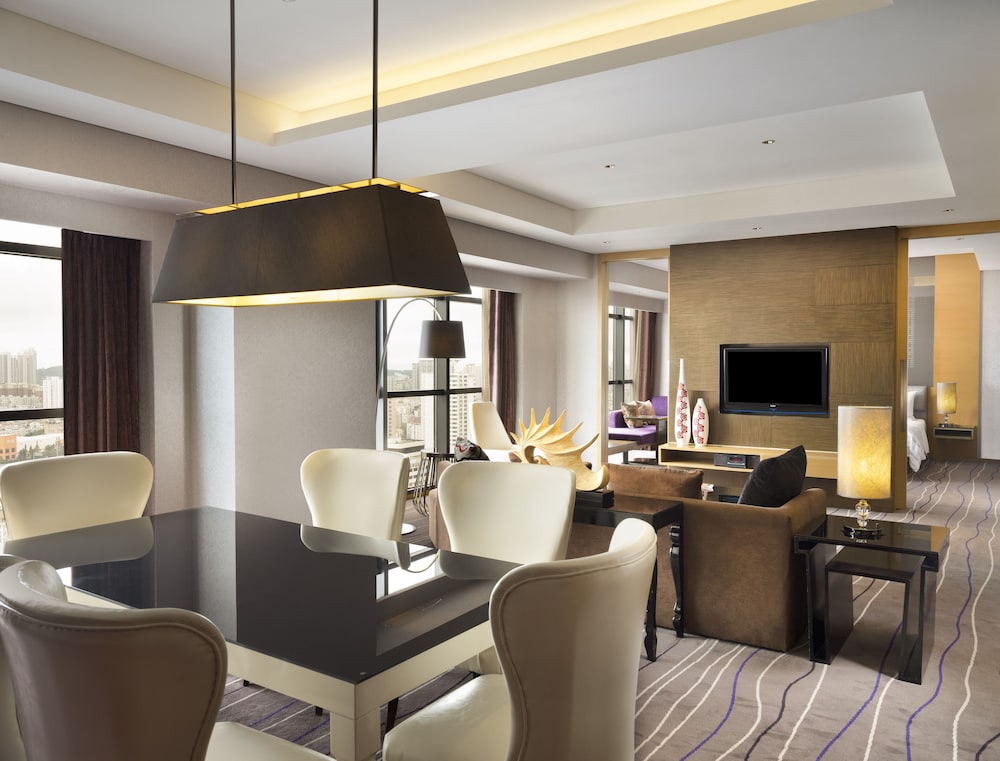 Club Suite, 1 Bedroom - Photo 2