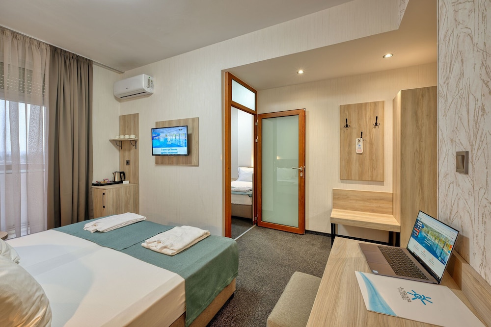 Deluxe Studio, 2 Bedrooms photo 1