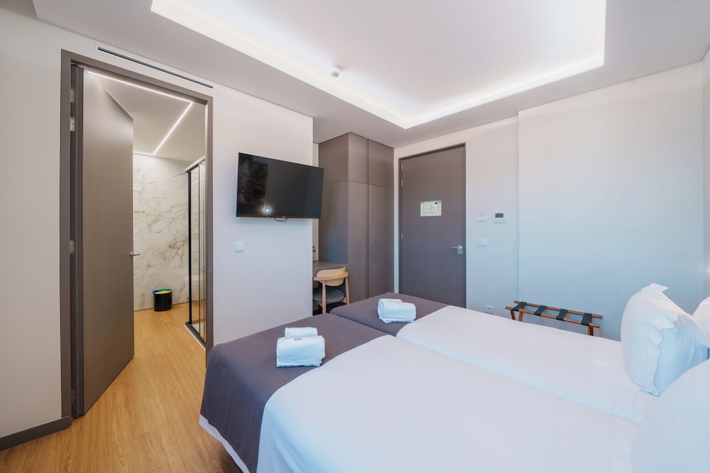 Standard Double or Twin Room - Photo 2
