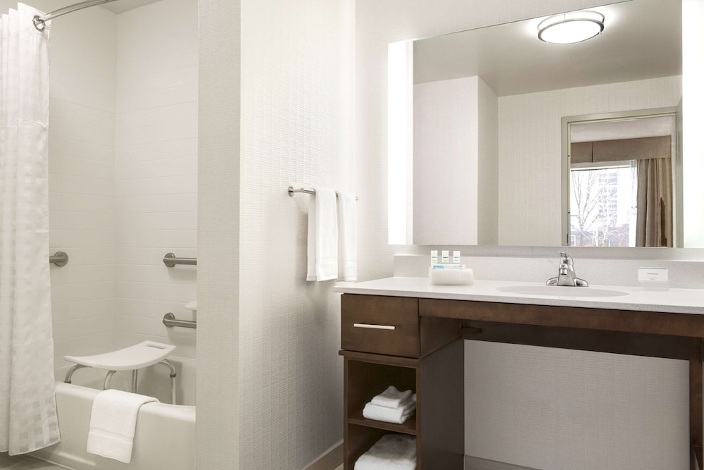 Studio, 2 Queen Beds, Accessible, Bathtub